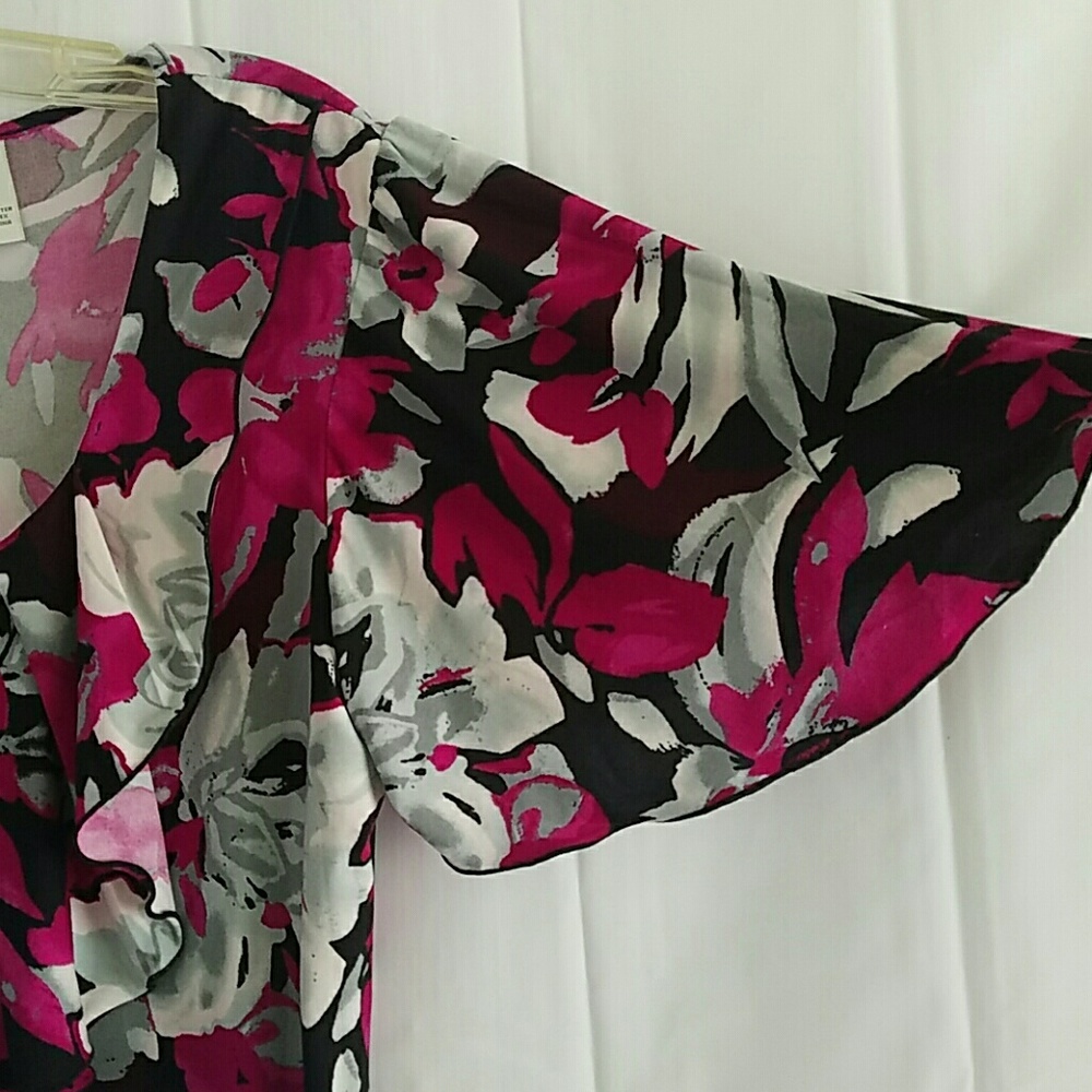 KIM ROGERS TOP. SIZE MEDIUM - Picture 3 of 5